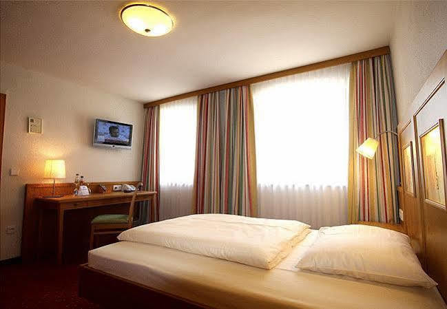Отель Gasthof Zum Loewen 3*